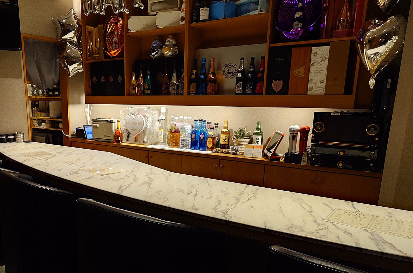 GRAFF 店内 大理石のカウンター
